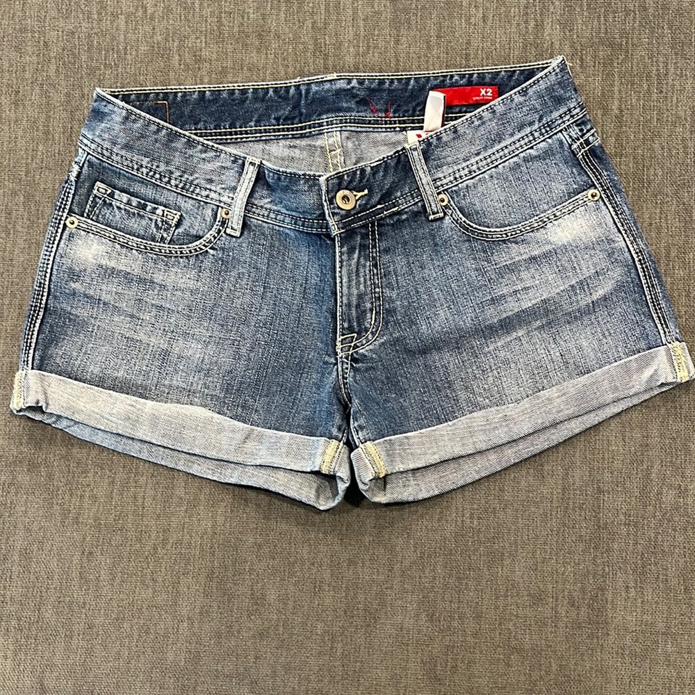 EXPRESS X2 WOMEN’S LOW RISE SHORTS.